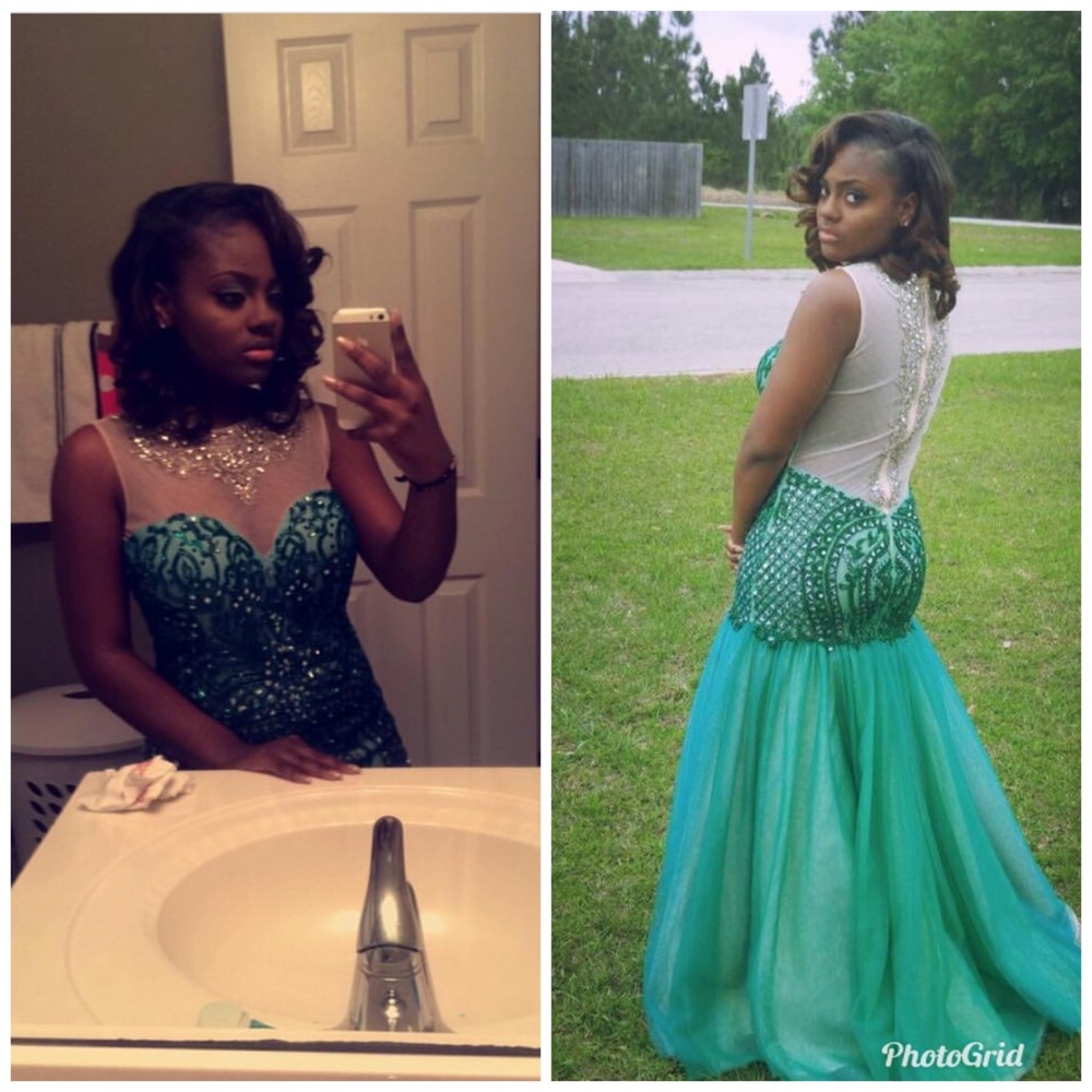 PROM DRESS 👗 - Picture 3 of 7